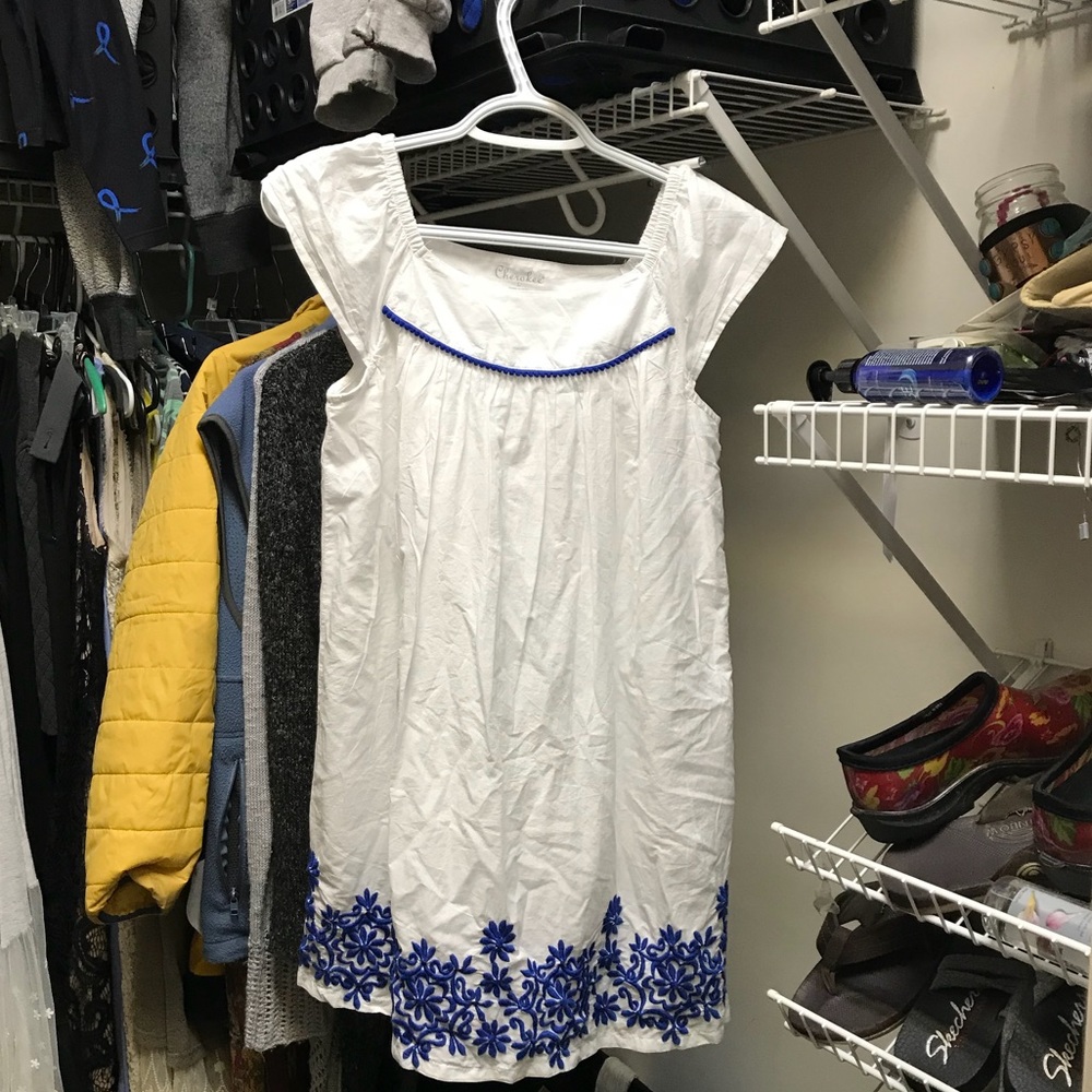 Great spring baby doll top.  Excellent condition
